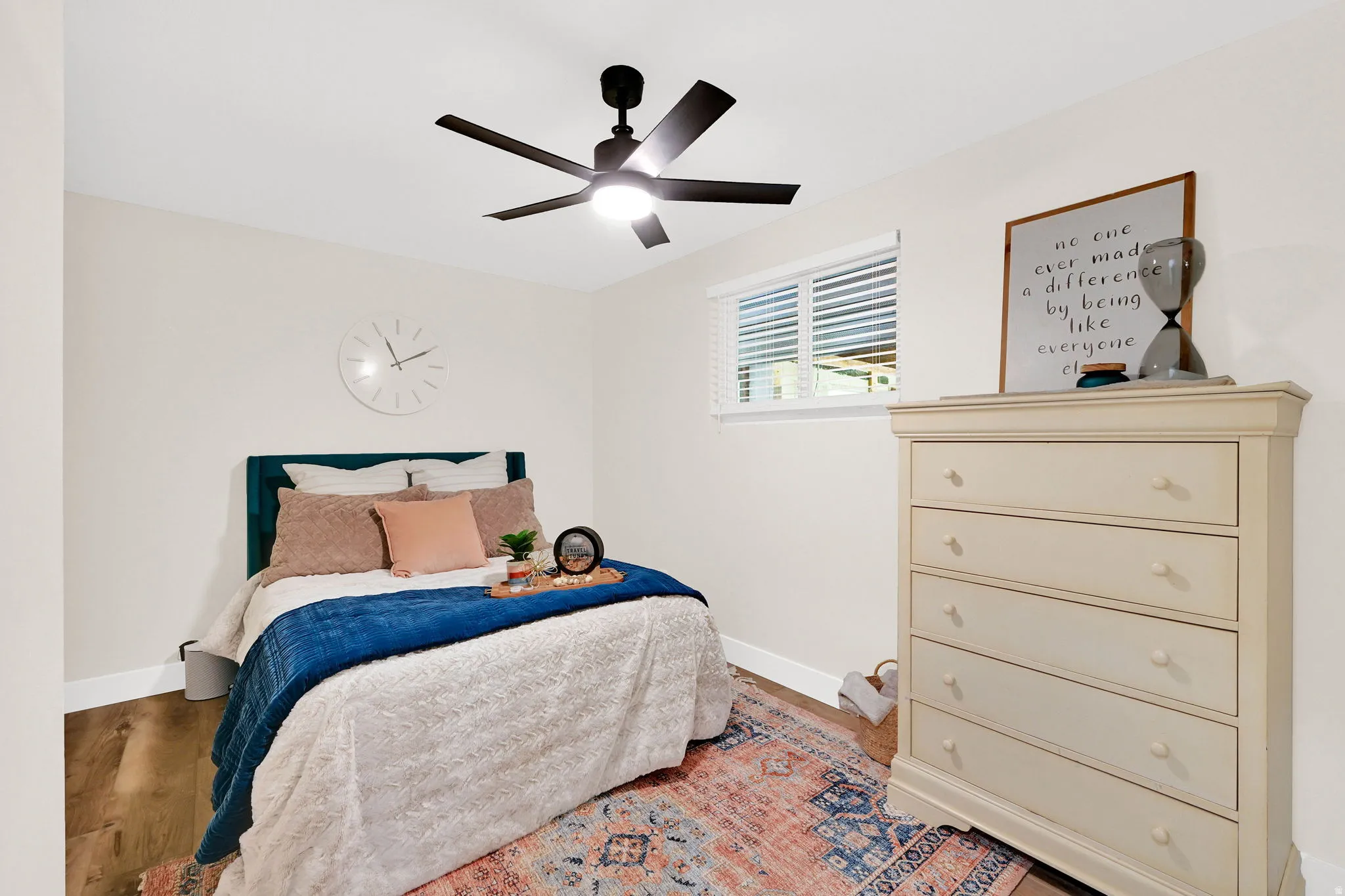Recessed window with horizontal blinds