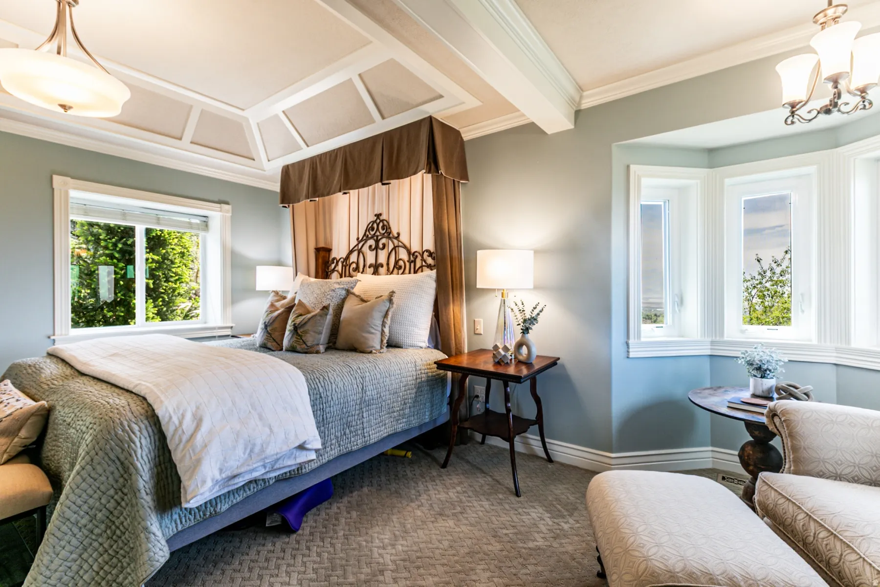 Tray ceiling with recessed panels