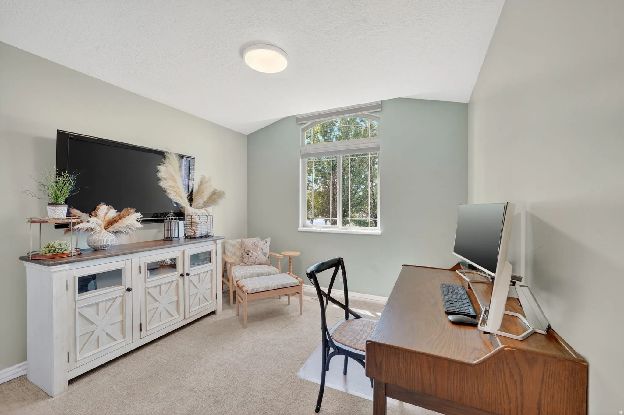 Room featuring neutral-toned walls, recessed lighting, and a white ceiling