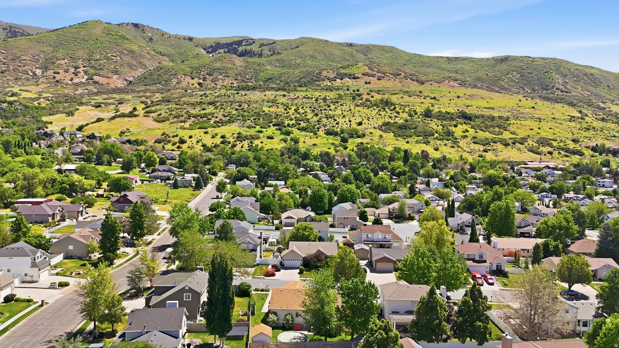 View of proximity to mountains