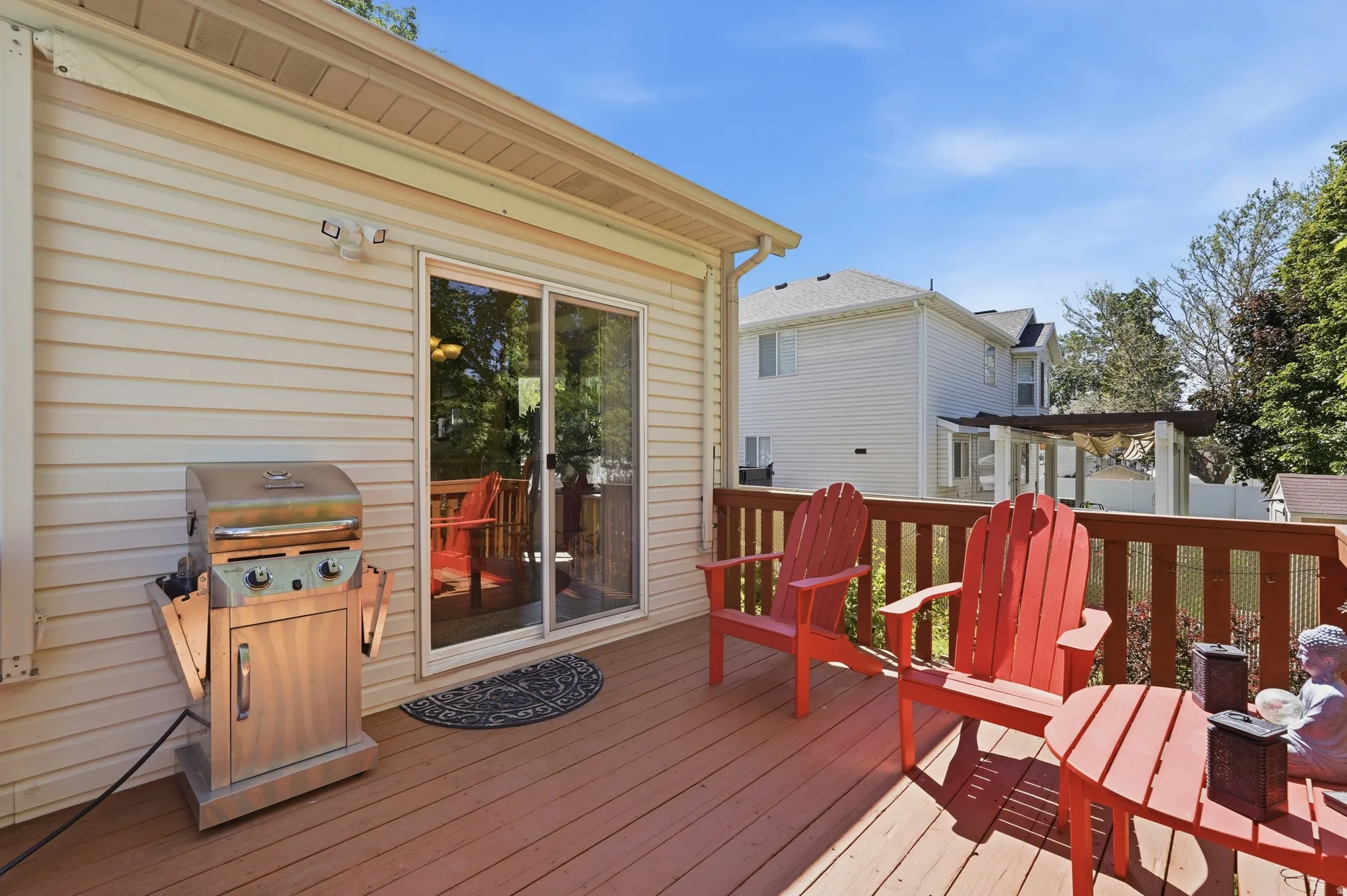 Spacious outdoor deck with natural gas BBQ hookup