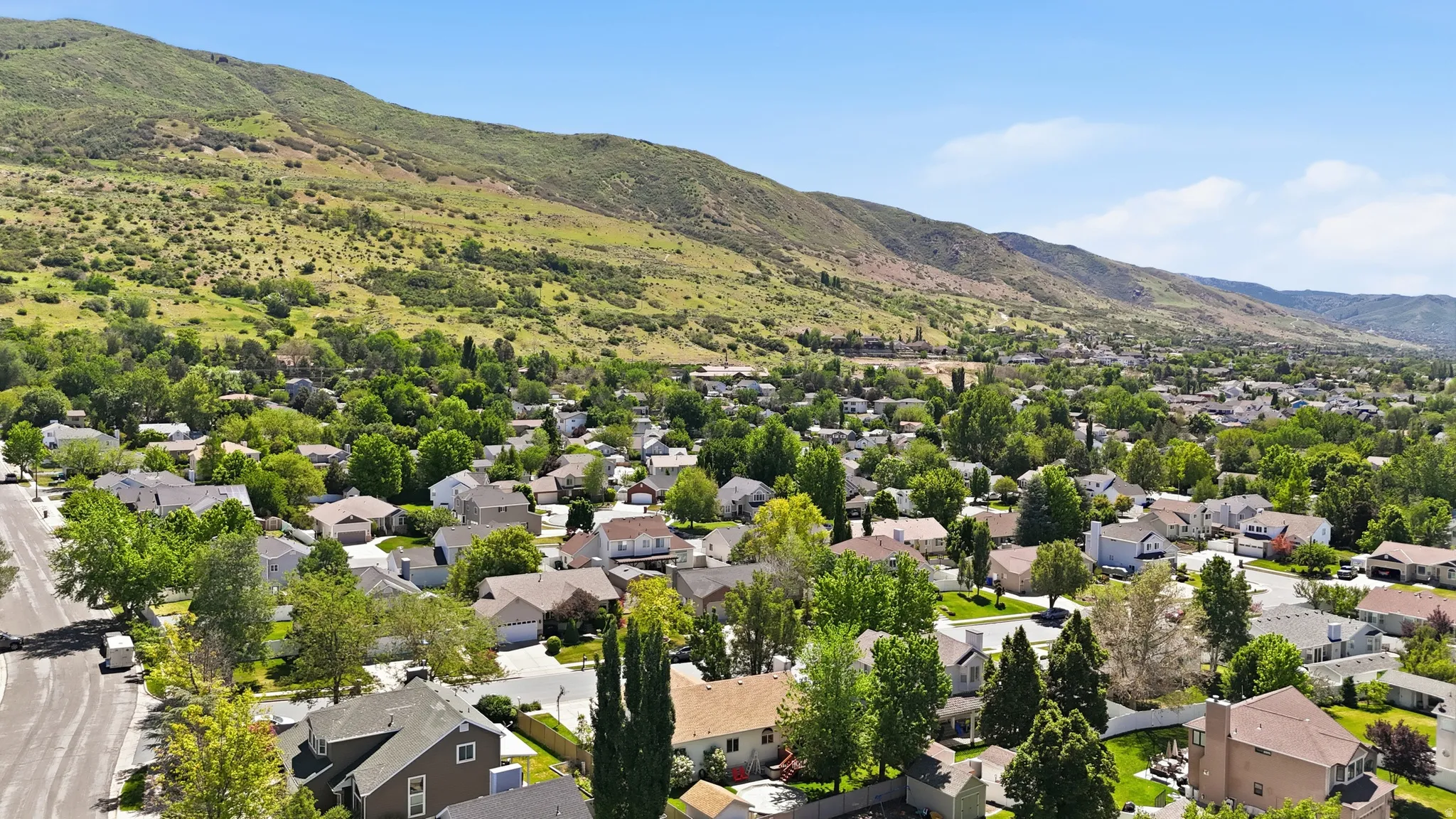 View of proximity to mountains