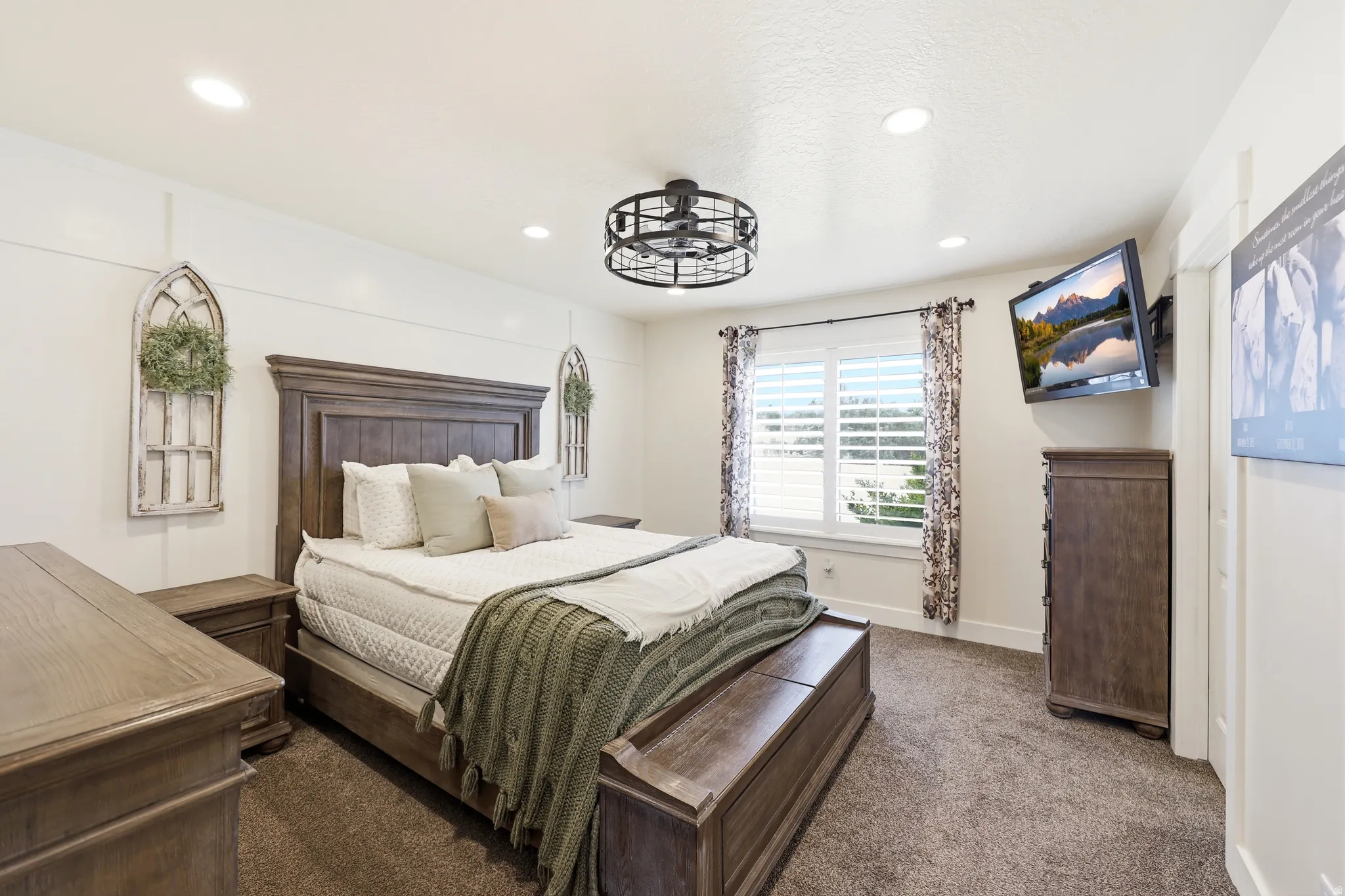 Bedroom featuring plush carpeting, recessed lighting, and a ceiling fan