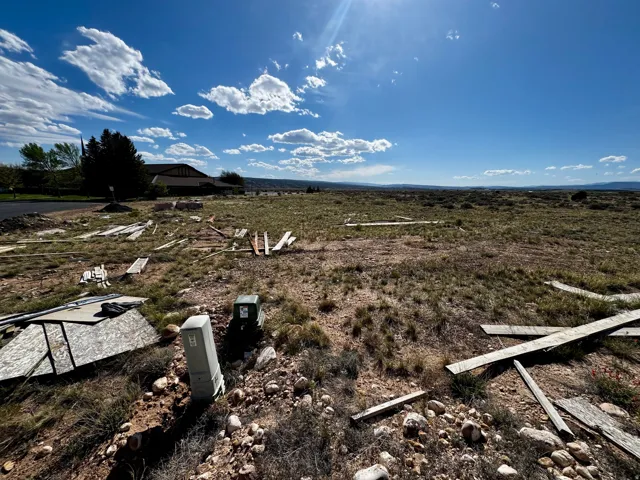 Expansive undeveloped parcel featuring distant mountain ranges and clear skies