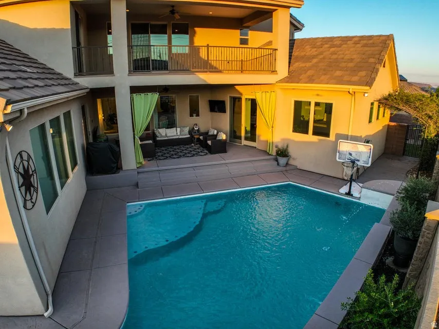 Swimming pool with integrated steps and surrounding concrete decking