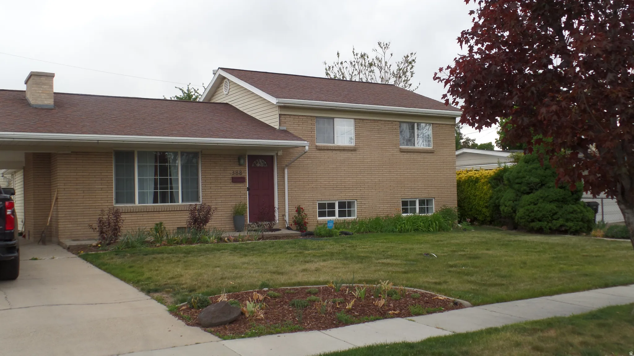 Traditional Brick Home - Heart of Murray