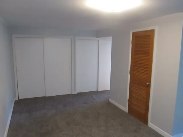 Neutral-toned carpet flooring