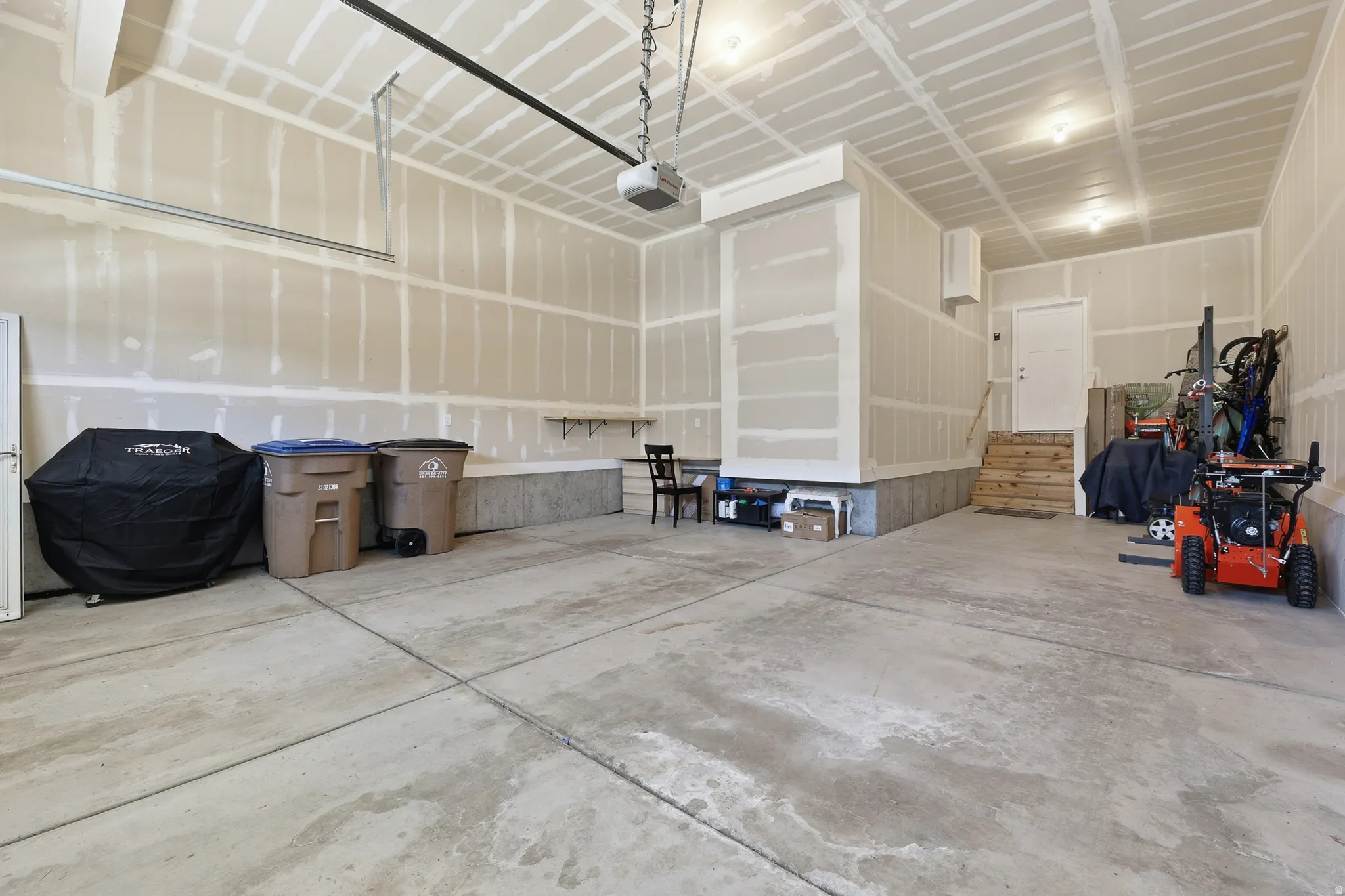 Tanden 3rd car garage bay