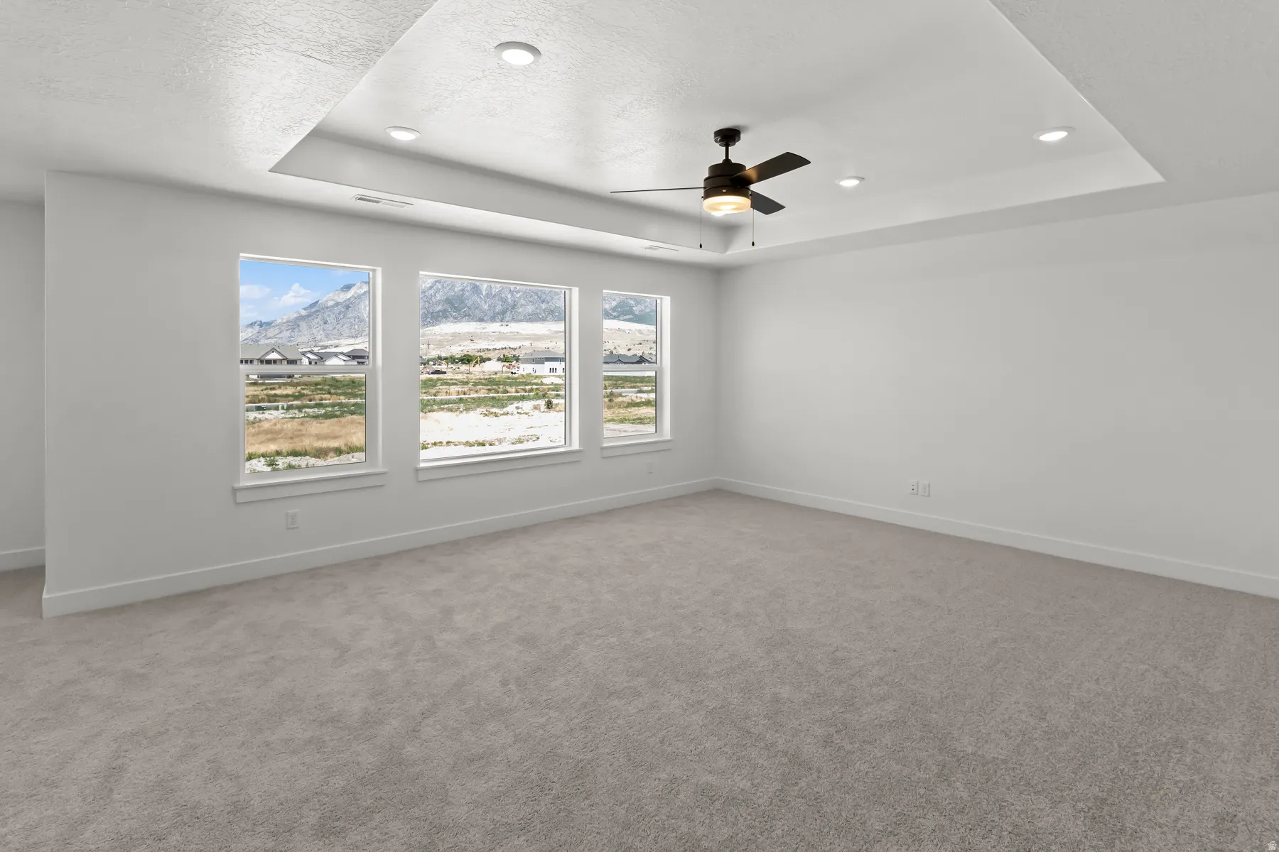 OVERSIZED...OVERSIZED GREAT ROOM!!!