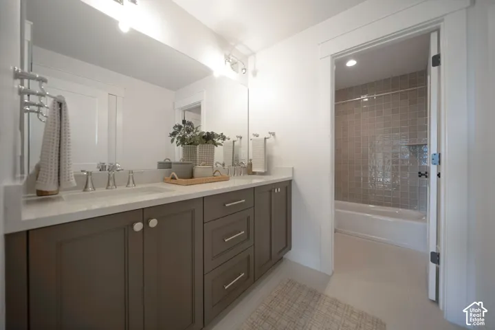 695 W Hidden Farm Dr, Farmington, Utah 84025