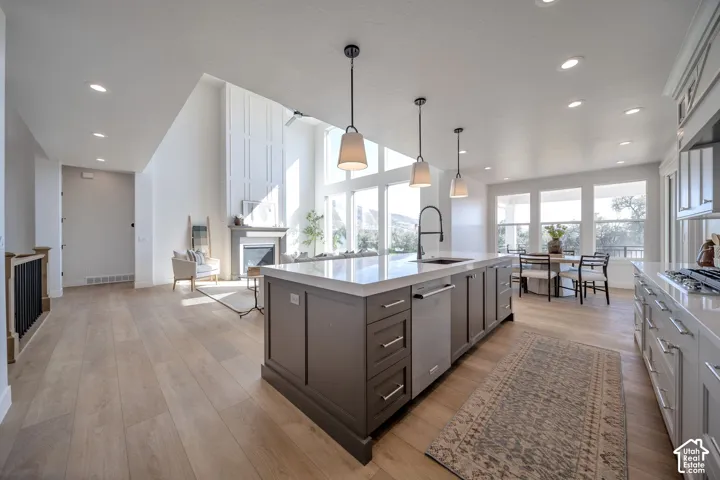 695 W Hidden Farm Dr, Farmington, Utah 84025