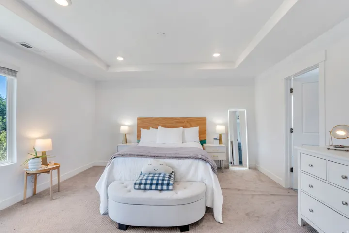 Tray ceiling with recessed lighting