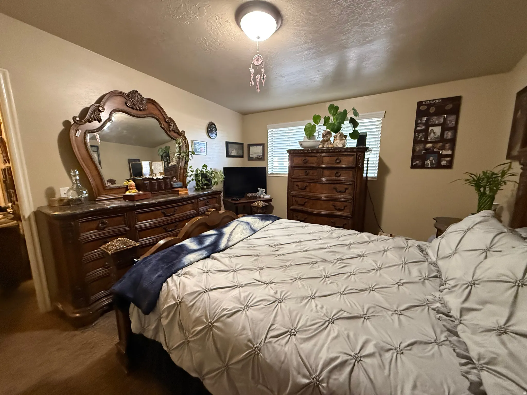 Interior room featuring neutral wall tones, a ceiling-mounted light fixture, and horizontal window blinds