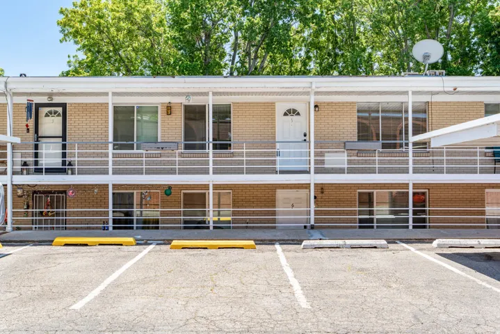 Unit 5 is TOP floor unit