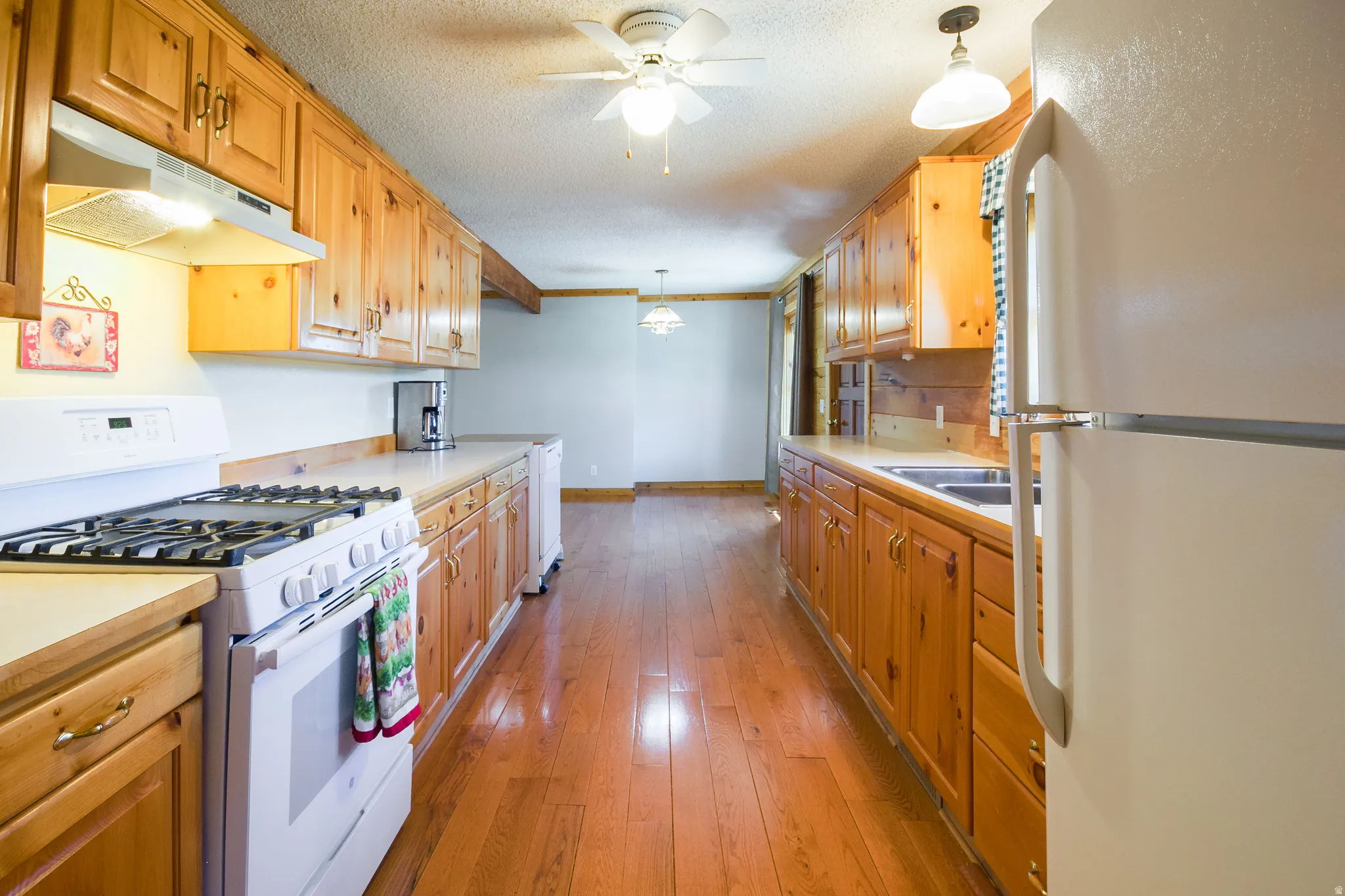 Kitchen looking toward breakfast nook