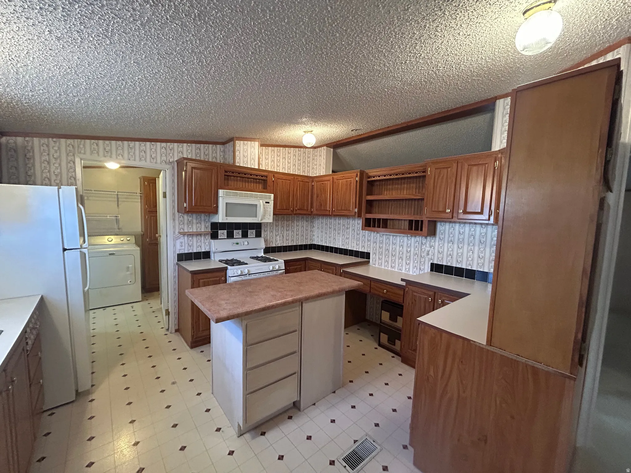 kitchen/laundry