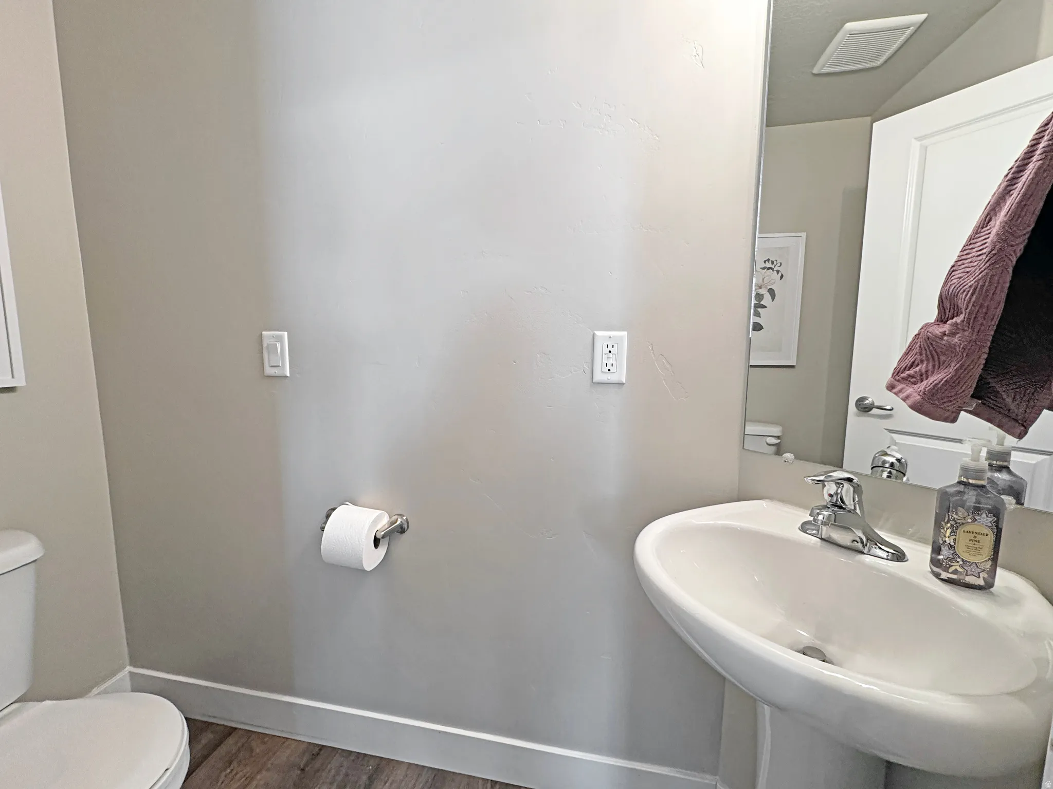 Pedestal sink with chrome faucet hardware