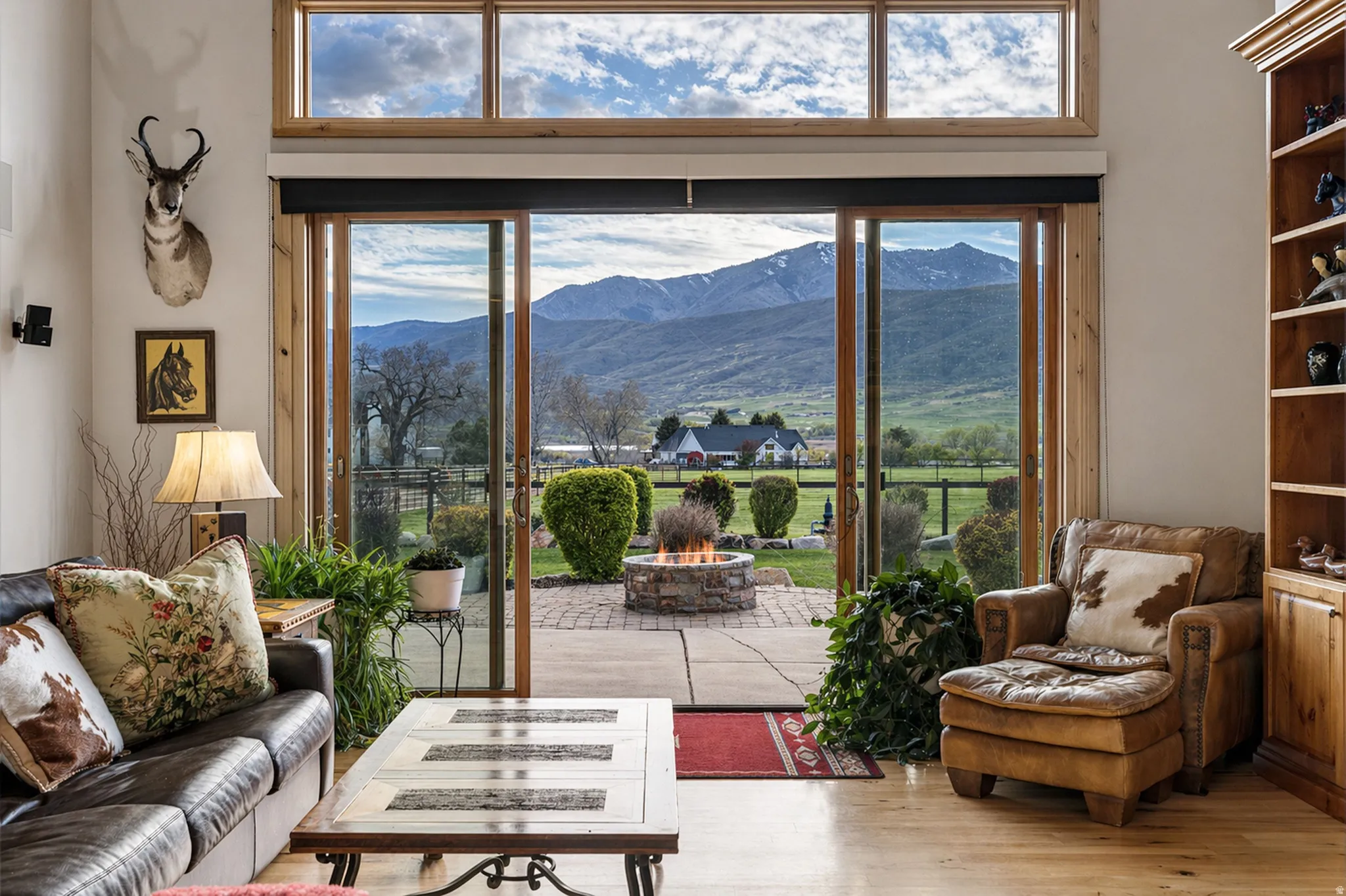 Living area featuring a mountain view and wood finished floors