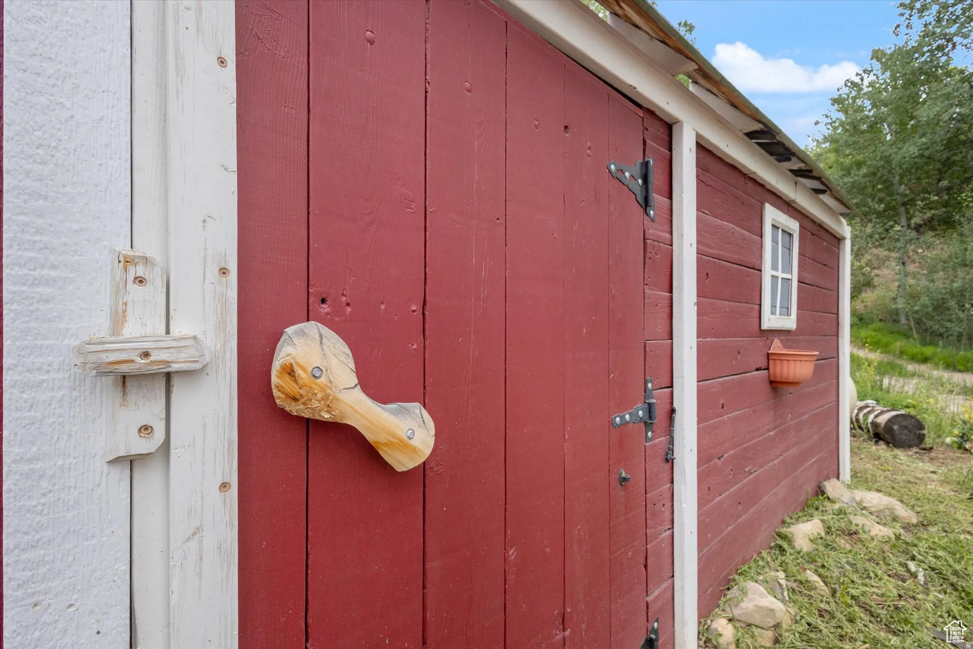 Handcrafted handle and lock. Very creative!