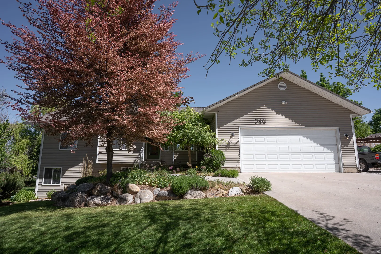 This rambler is perfect for an active life style with outdoor living and plentiful fruit  and garden areas!