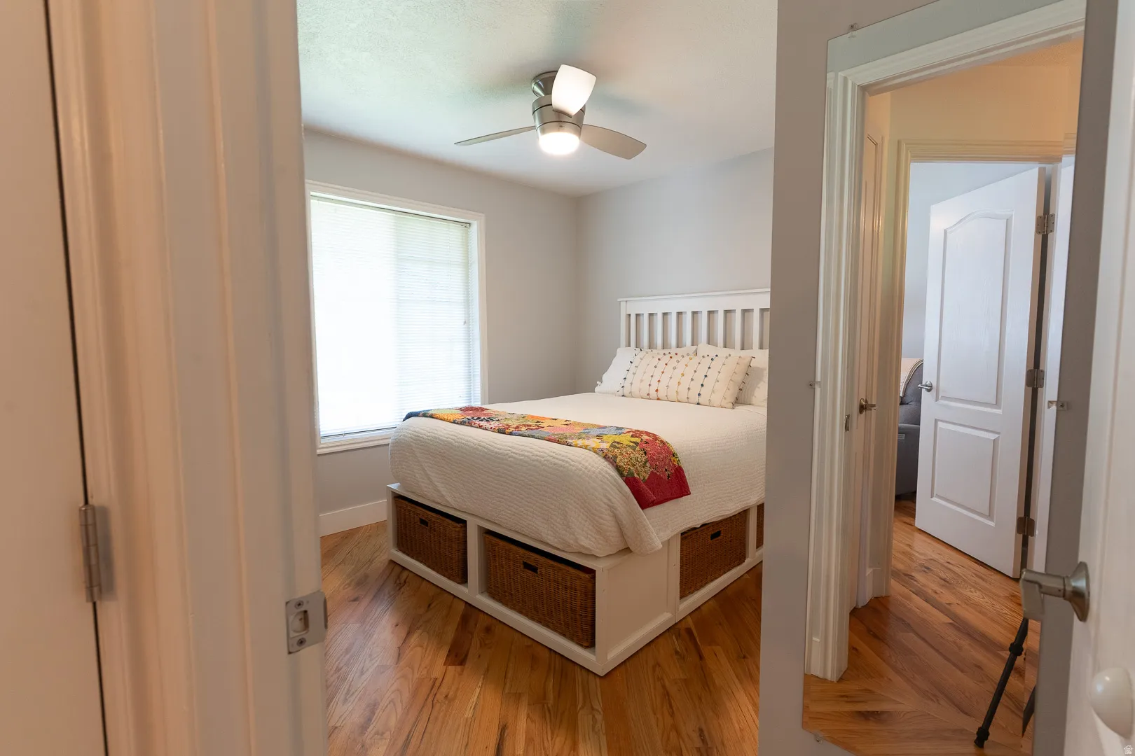 You'll have fun noticing all the main floor light fixtures, with fans, hard wood floors, wonderful natural light and cleanliness !