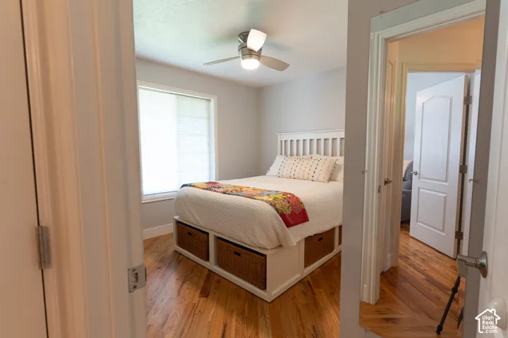 You'll have fun noticing all the main floor light fixtures, with fans, hard wood floors, wonderful natural light and cleanliness !