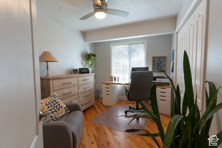 Come study, or work.  Sleep or nap, TV or hobby!  Lovely wood floors, window and closet.
