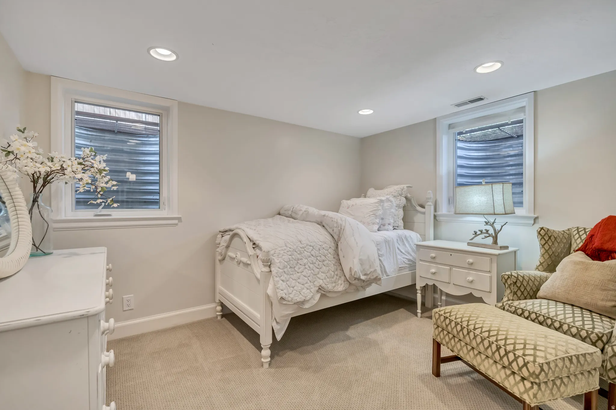 Neutral wall tones throughout