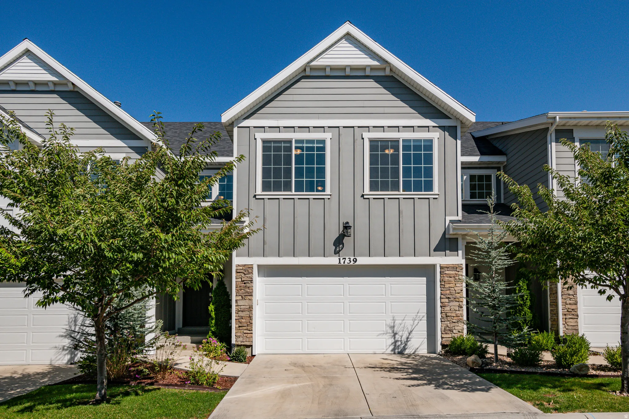 Welcome home to Holladay living with unbeatable convenience.