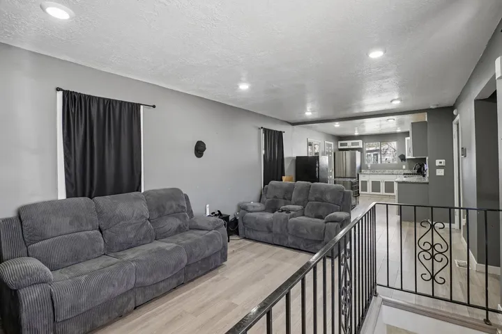 Living Room w/Canned Lighting