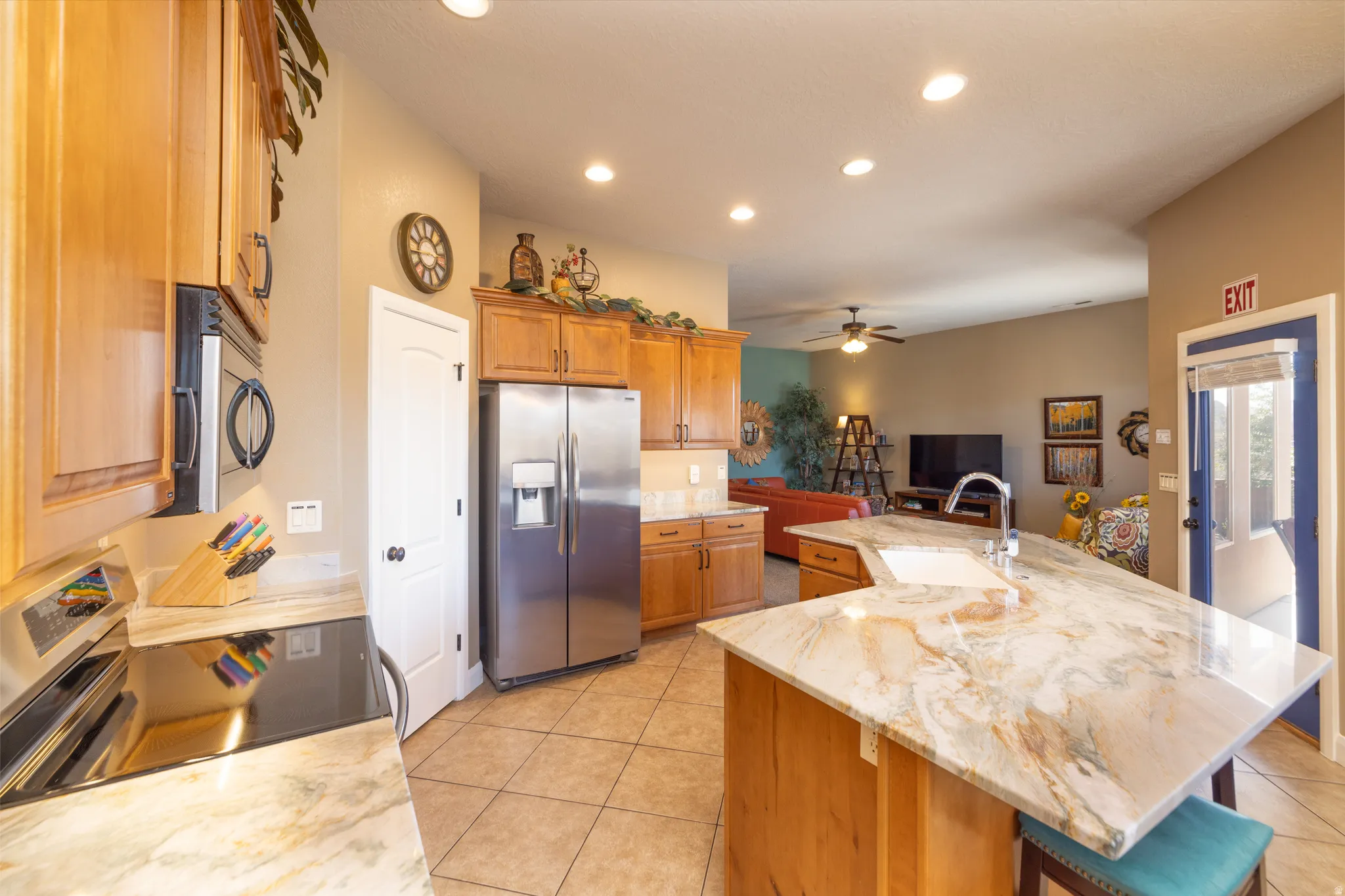 Newer fridge and range.