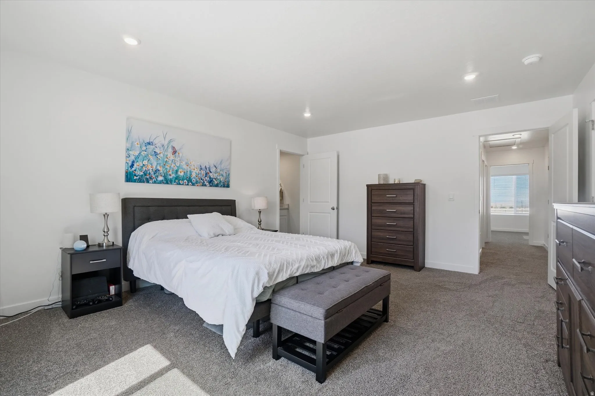 LARGE Master Bedroom, recessed ceiling lighting