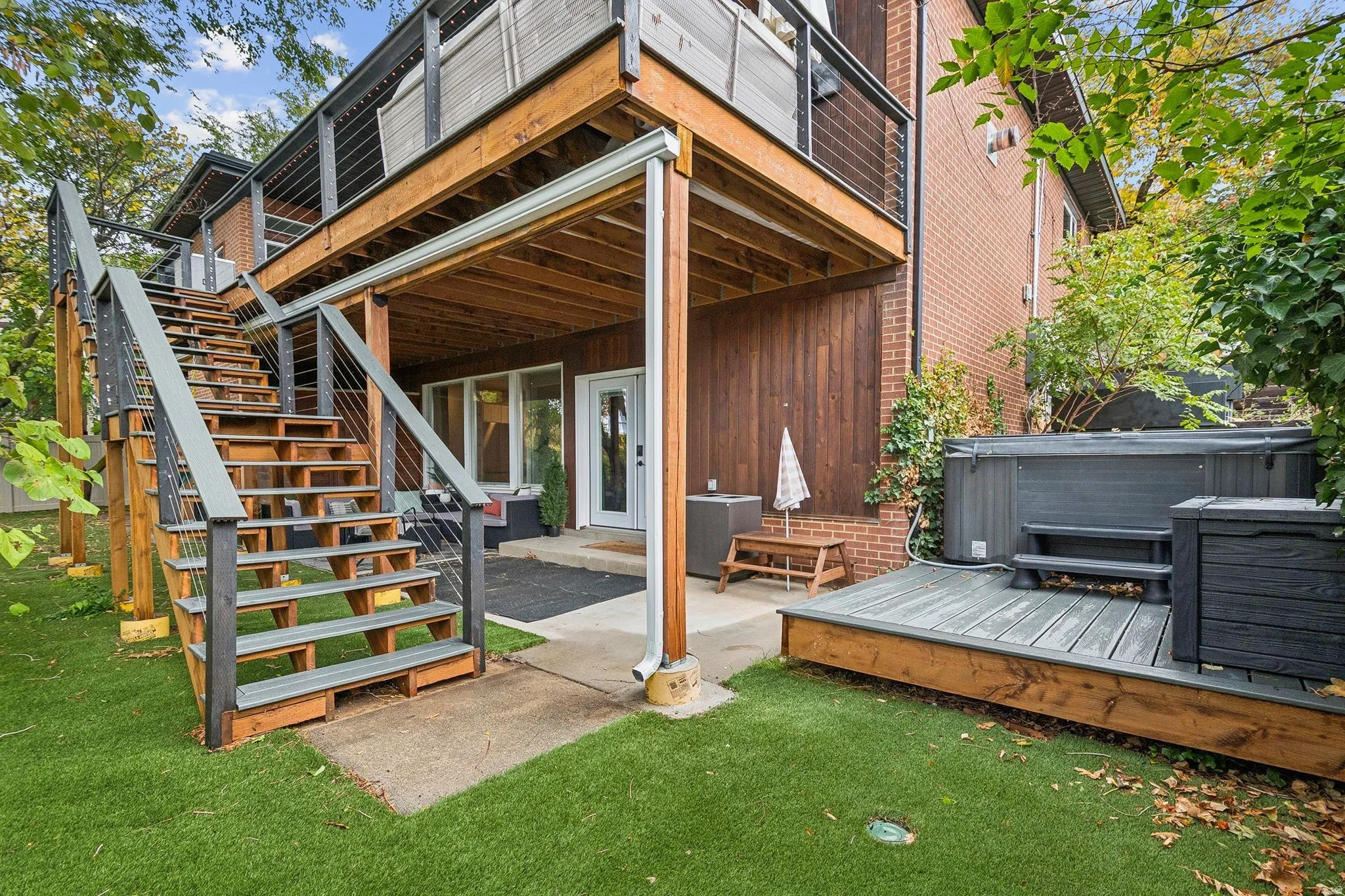 Multi-level exterior deck system with cable railings