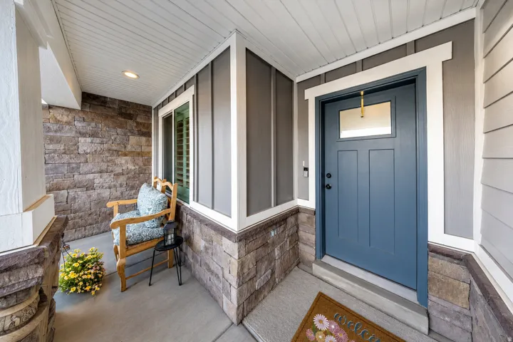 Inviting front porch to enjoy mountain views