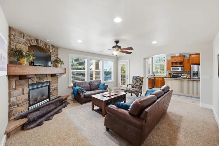 1683 N Main St, Centerville, Utah 84014