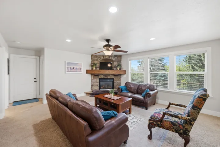 1683 N Main St, Centerville, Utah 84014