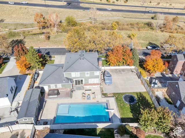 Bird's eye view of rear view of house and pool area