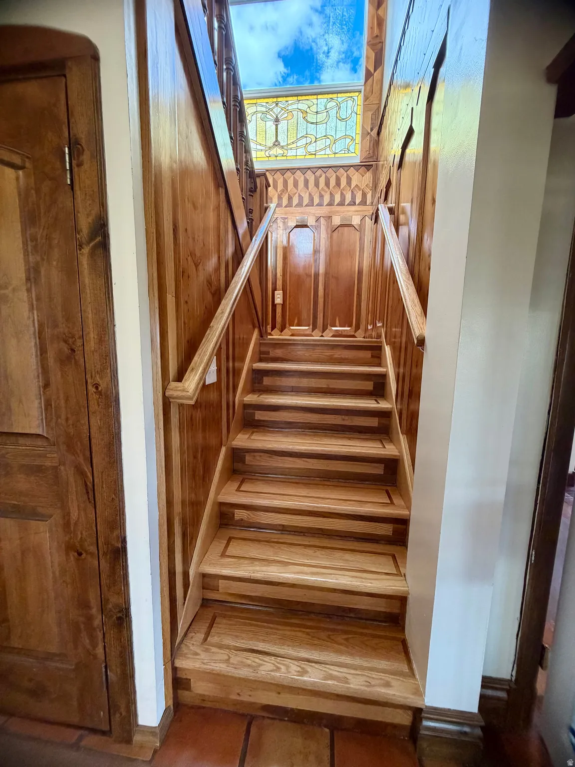 Solid wood staircase featuring dual-tone treads and risers