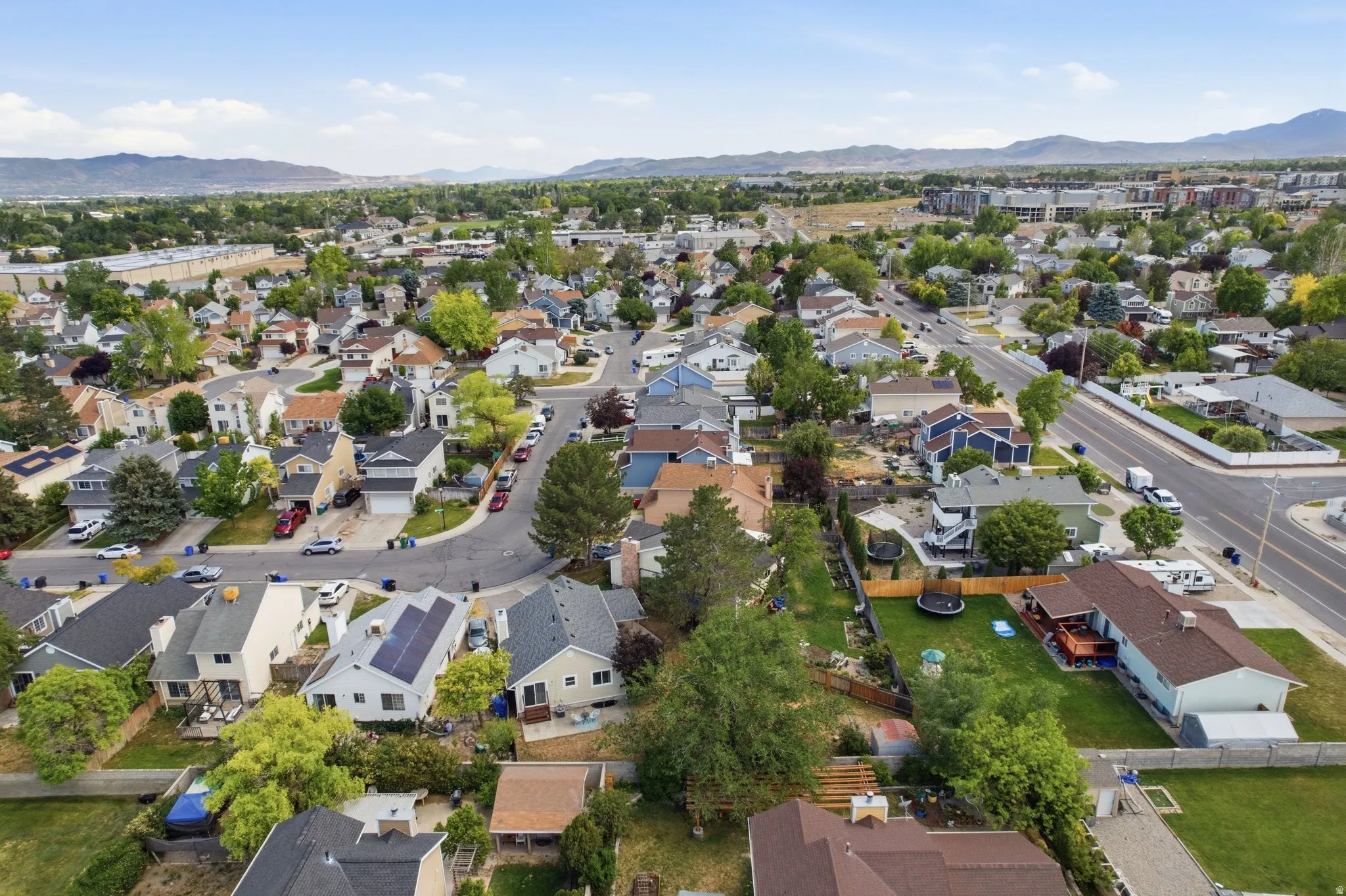 Expansive neighborhood featuring mature trees and established residential properties