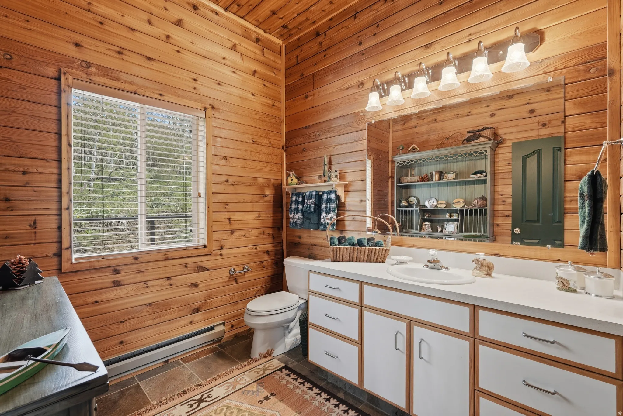 upstairs guest bathroom
