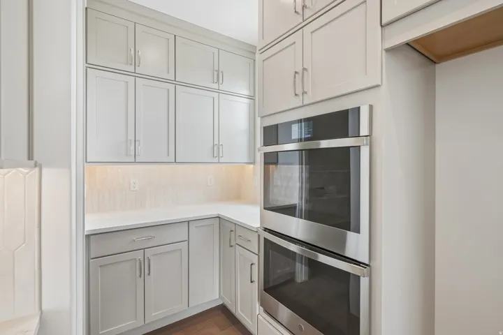 Integrated double wall ovens with stainless steel finish