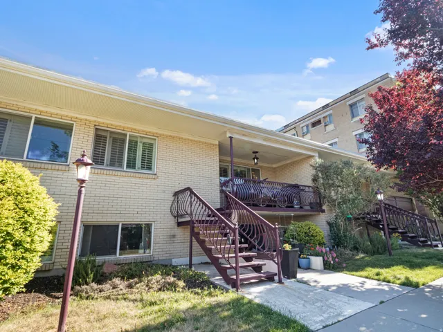 Upstairs unit at White Lane condos-they NEVER go for sale!