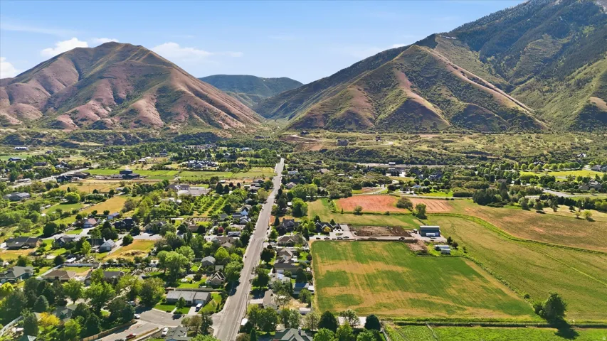 Expansive mountain backdrop with a wide-ranging residential area