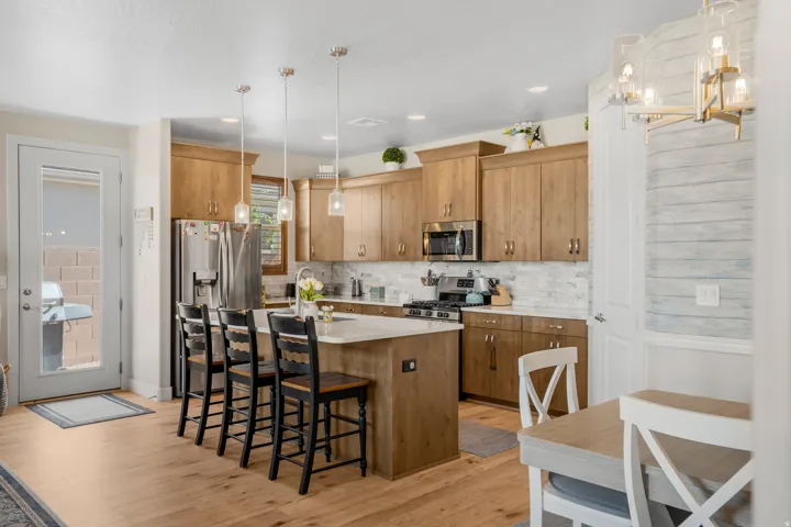 Spacious Island - Wonderful Kitchen