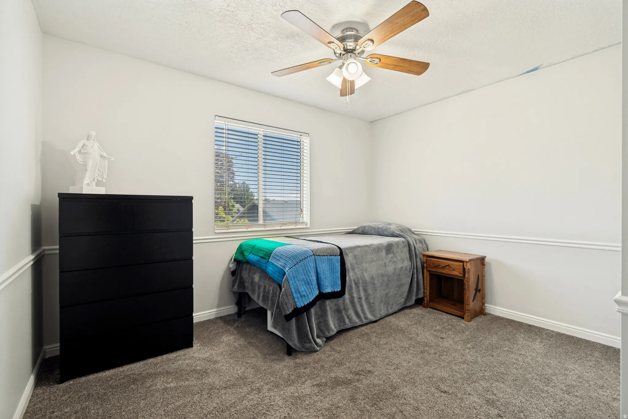 Neutral wall paint with chair rail molding and trim
