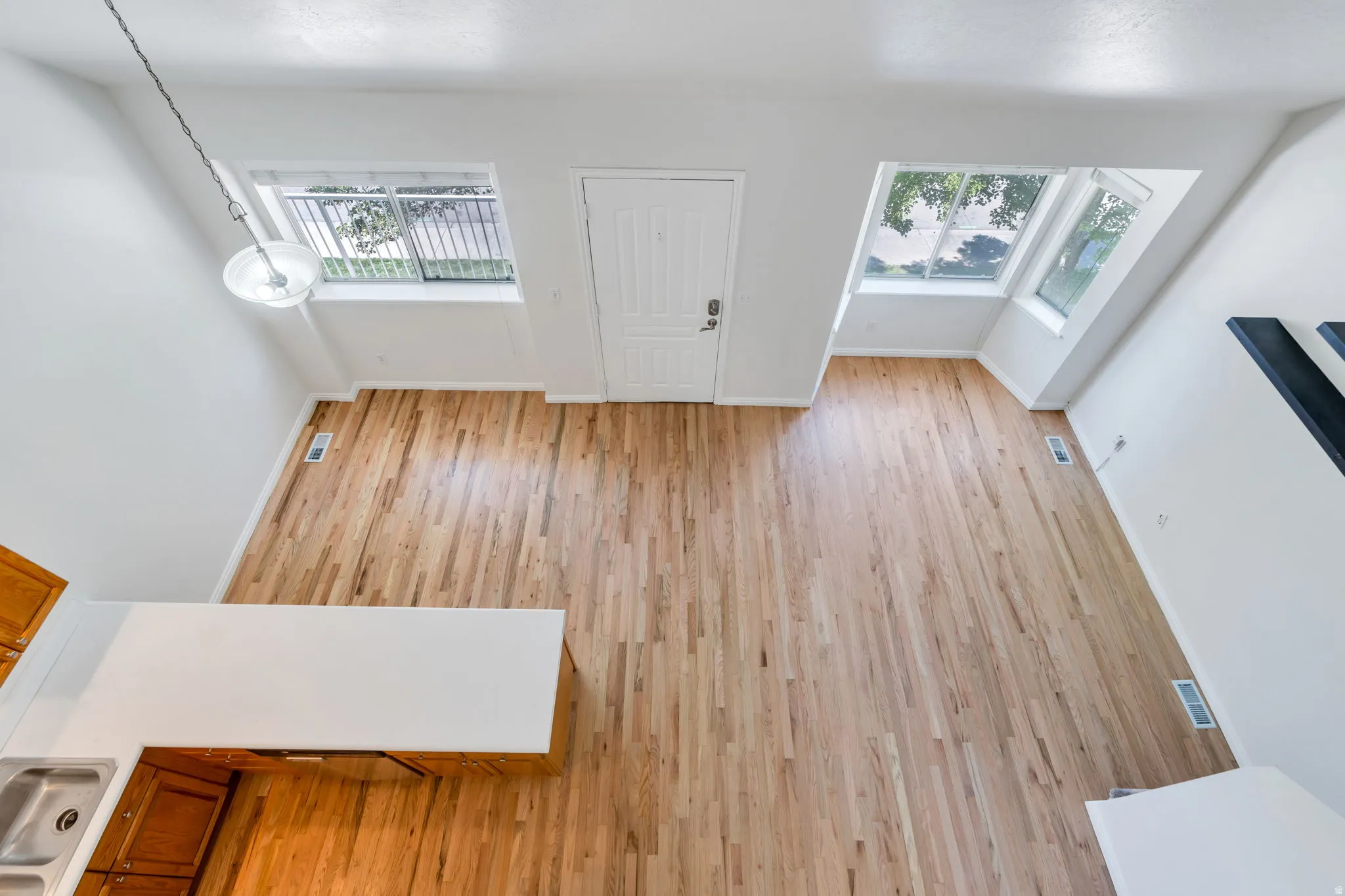 Vaulted ceilings with multiple windows