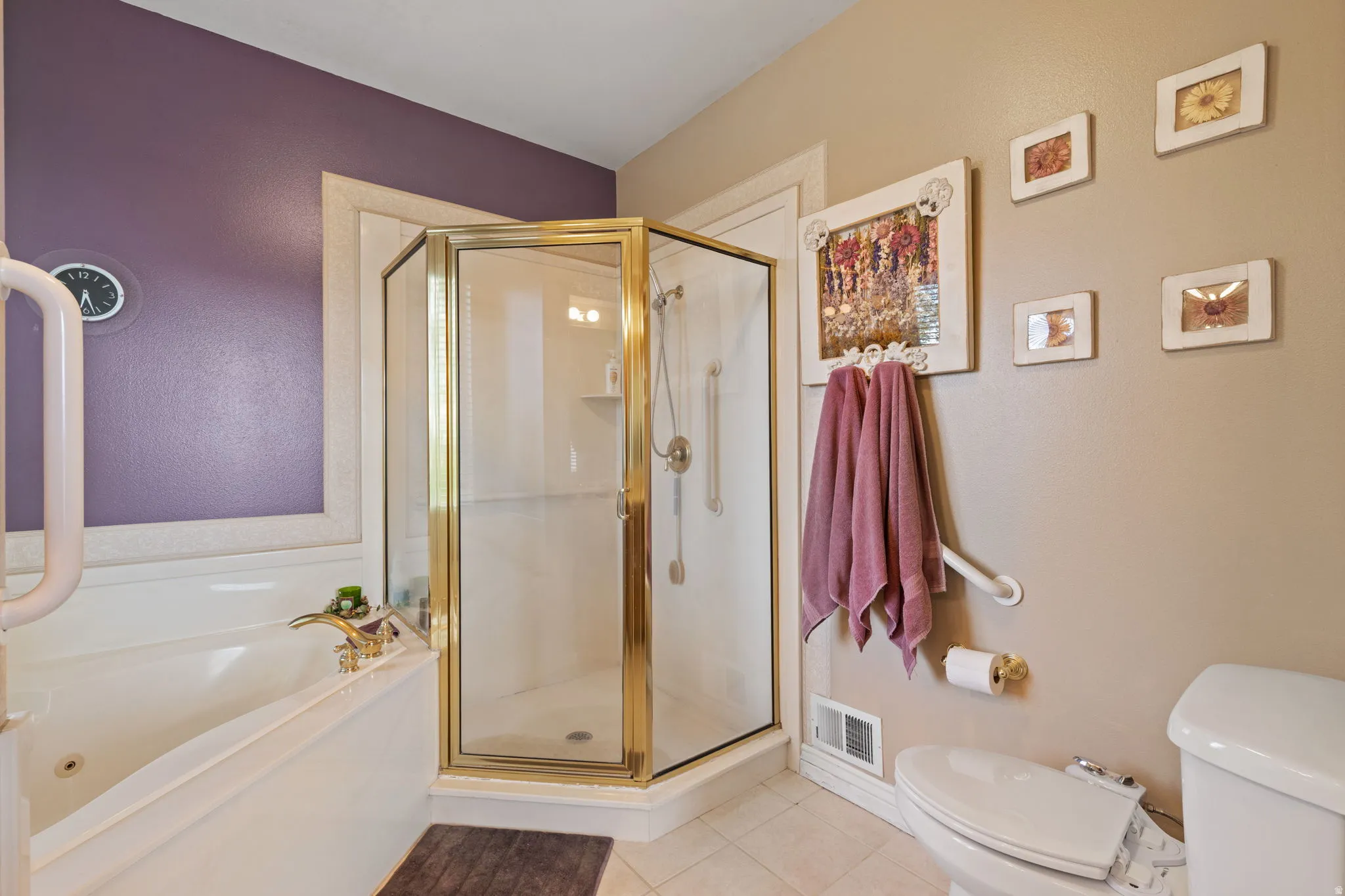 Primary en-suite with separate shower and jetted tub