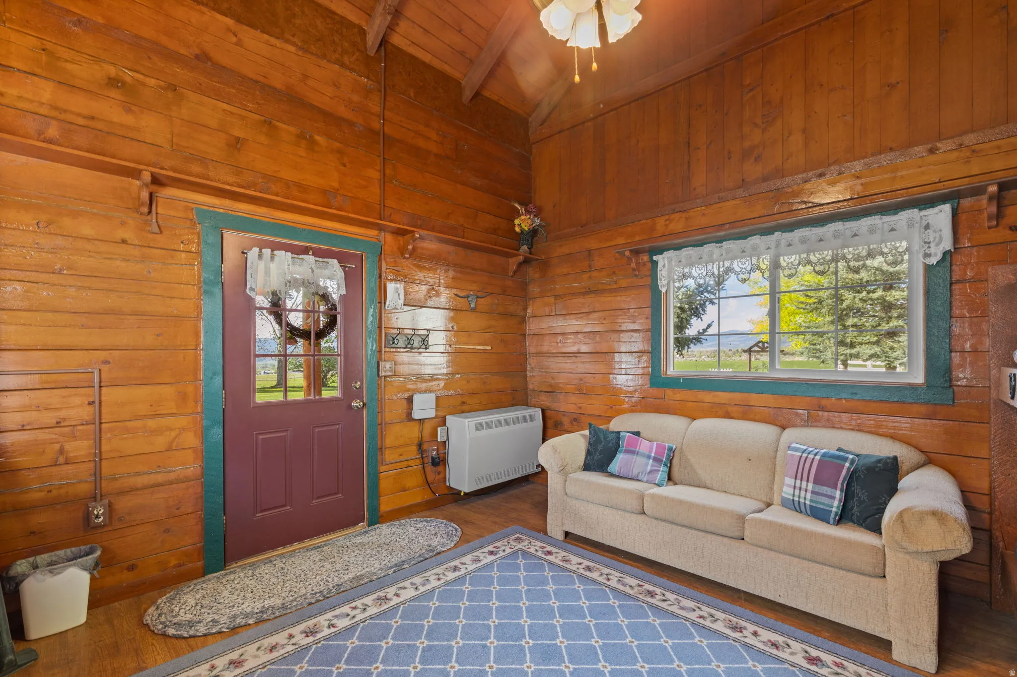 Bunkhouse with double bunks, power and heat