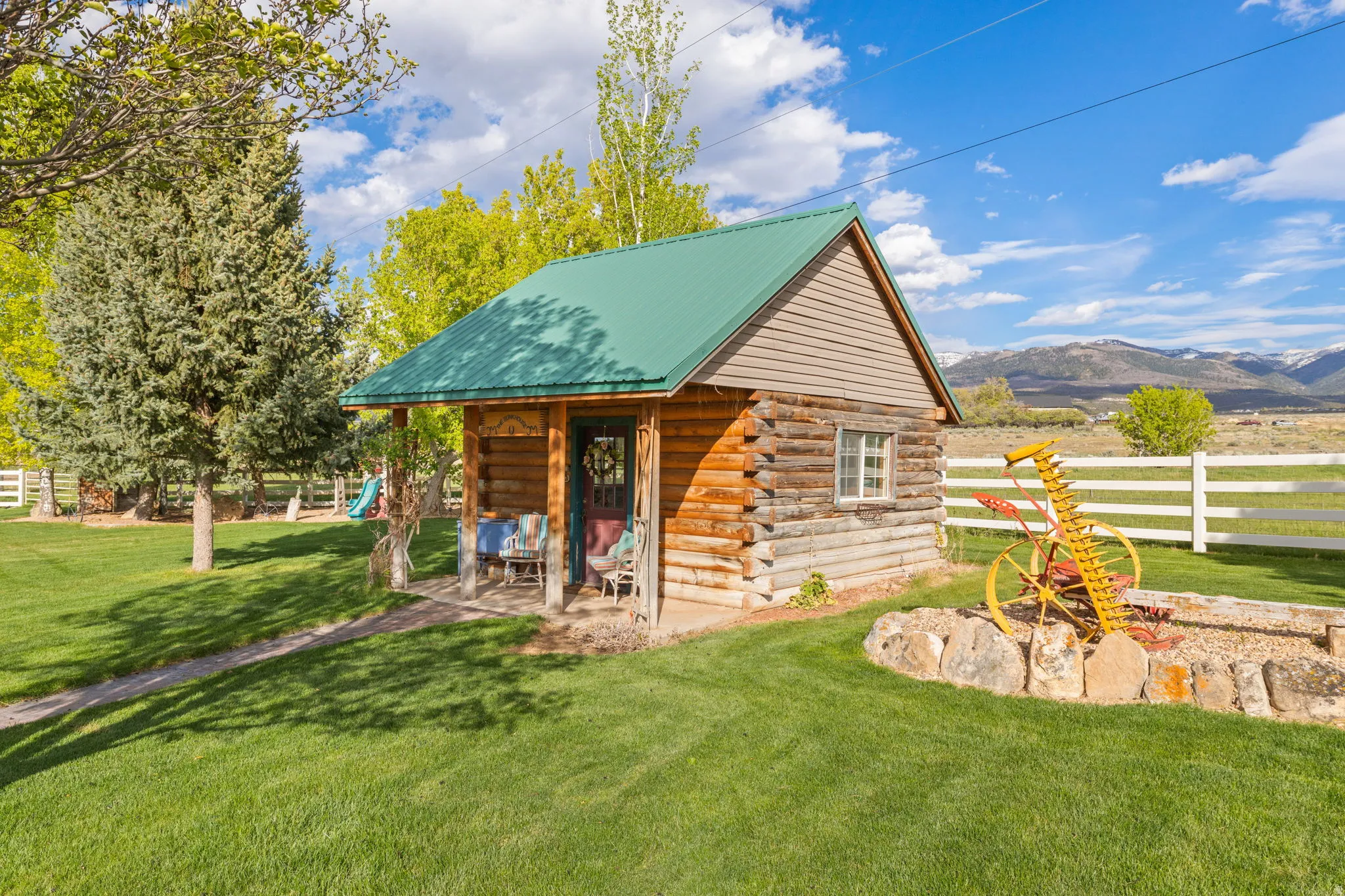 Antique Cabin Bunkhouse