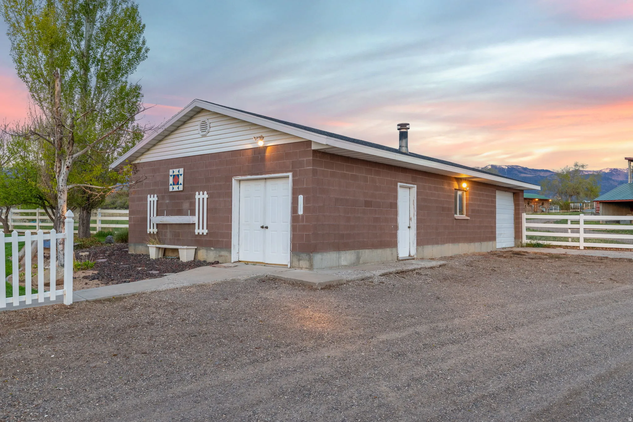 Detached garage/workshop